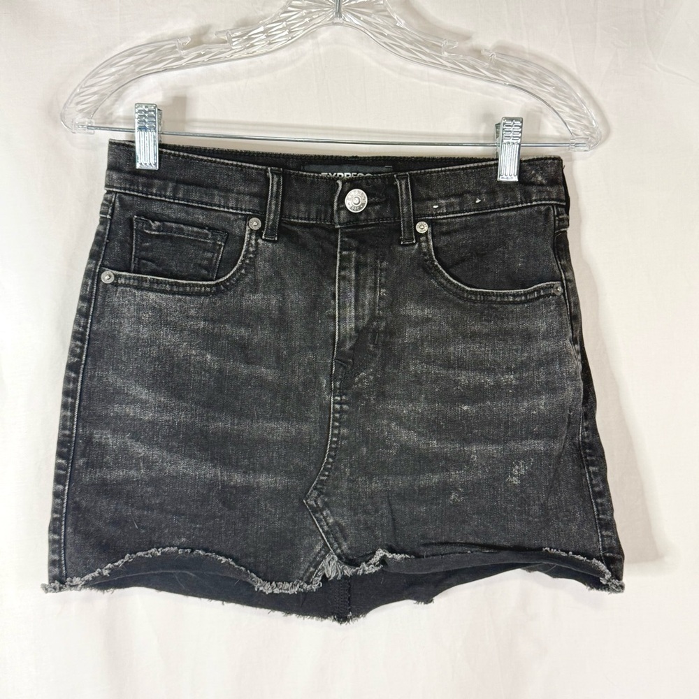 Express Woman’s Black Mid Rise Raw Hem Straight Mini Denim Skirt — Size 0